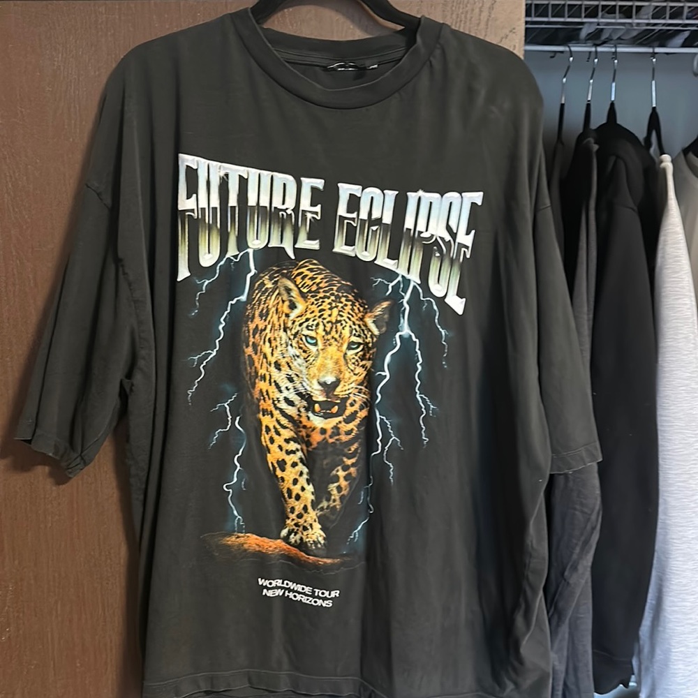 Oversized t-shirt washed black with leopard front print